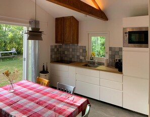 House | Private kitchen - Renovated Bungalow With Garden for Families (Sint Maartensvlotbrug)