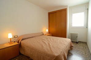 Apartment | 5 bedrooms, iron/ironing board - Apartment in L'escala Near Montgri Reserve (L'Escala)