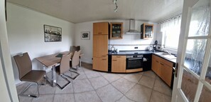 Fridge, oven, stovetop, coffee/tea maker - Quietly located vacation apartment on the edge of the forest  (Bad Münstereifel)