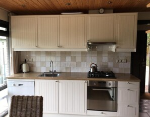 Private kitchen - Bungalow Near Beach With Private Garden (Sint Maartensvlotbrug)