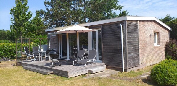 Exterior - Cosy Holiday Home Near Beach (Sint Maartensvlotbrug)
