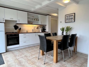 Ferienhaus | Eigene Küche | Kühlschrank, Mikrowelle, Geschirrspüler