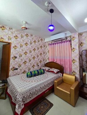 Doppia luna di miele, vista città | Postazione laptop, Wi-Fi gratuito