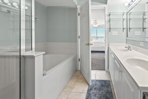 Shower - ASHWORTH OCEAN FRONT (NORTH MYRTLE BEACH)