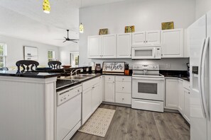 Fridge, microwave, stovetop, dishwasher