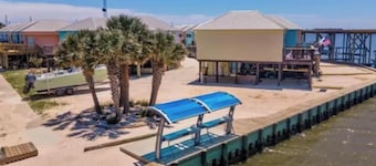 Waterfront 1-bdrm House on Dauphin Island with AC, WiFi, Private Launch. Slps 6
