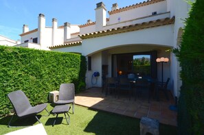 House | Balcony - Holiday Home in Estartit With Children Pool (Torroella de Montgrí)