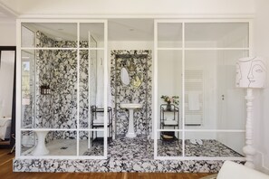 Luxury Double Room, Ensuite, Garden View | Bathroom