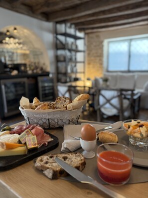 Free daily full breakfast