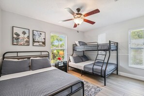 3 bedrooms, desk, iron/ironing board, WiFi