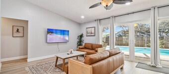 Heated Pool. 3-bedroom house 6.5 miles to honeymoon Island