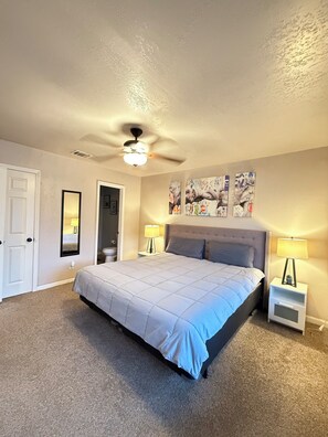 4 bedrooms, iron/ironing board, WiFi, bed sheets - Discover a Neighborhood that boasts SA's Most Authentic Mexican Restaurants (San Antonio)