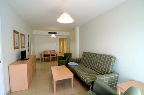 Apartment | Living room - Apartment for six People Near Supermarket (L'Escala)
