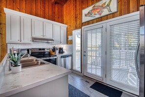 Fridge, microwave, oven, stovetop - Cozy Five Bedroom, Two Bath Beach Cottage Steps to the Beach (Garden City Beach)