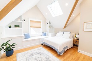 4 chambres, coffres-forts dans les chambres, fer et planche à repasser