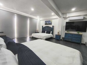 3 slaapkamers, een strijkplank/strijkijzer, wifi, beddengoed