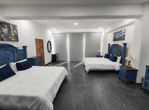 3 slaapkamers, een strijkplank/strijkijzer, wifi, beddengoed