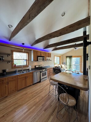 Refrigerador, microondas, horno, placa de cocina