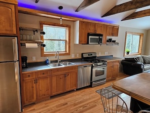 Refrigerador, microondas, horno, placa de cocina