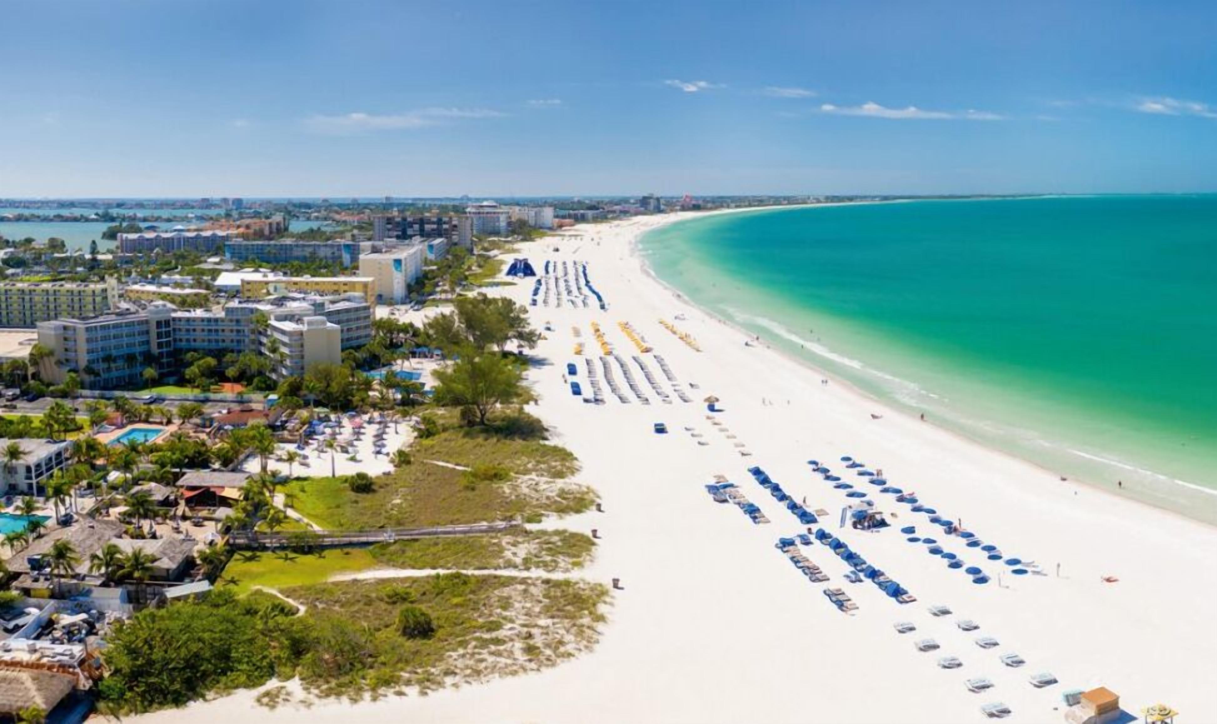 Liegestühle, Strandtücher