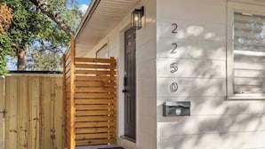 A house with a number '2250' on the wall, a wooden gate, and a mailbox. - Kick back and relax in this calm, stylish home! Close to downtown, beaches, park (St. Petersburg)