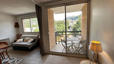 スマートテレビ、書庫. Cosy apartment Pied de Piste (Prorel gondola) / Downtown