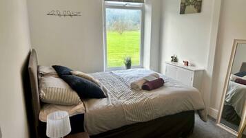 2 bedrooms, iron/ironing board, free WiFi, bed sheets