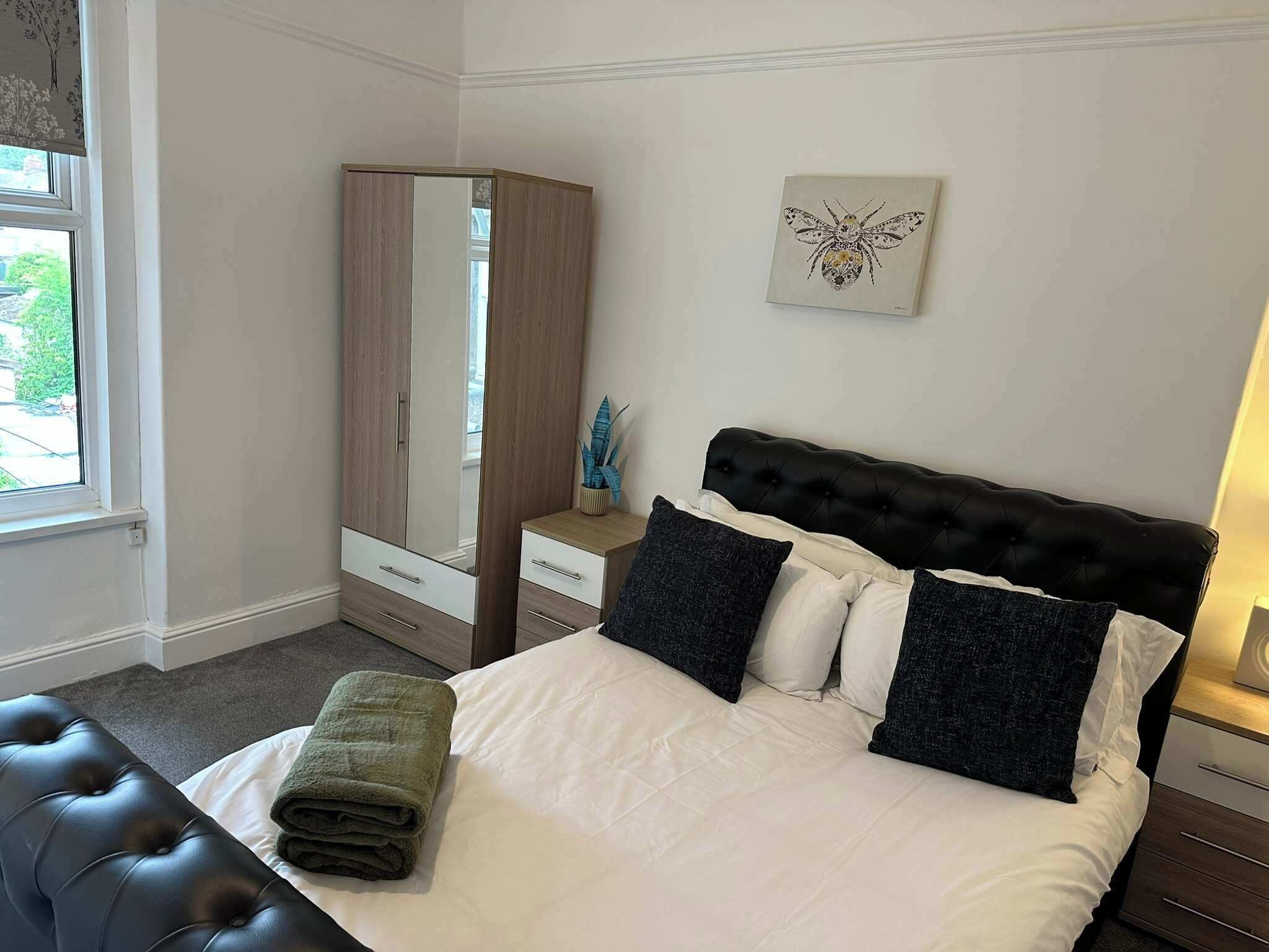 2 bedrooms, iron/ironing board, free WiFi, bed sheets