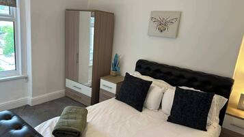 2 bedrooms, iron/ironing board, free WiFi, bed sheets