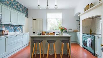 Fridge, microwave, oven, dishwasher