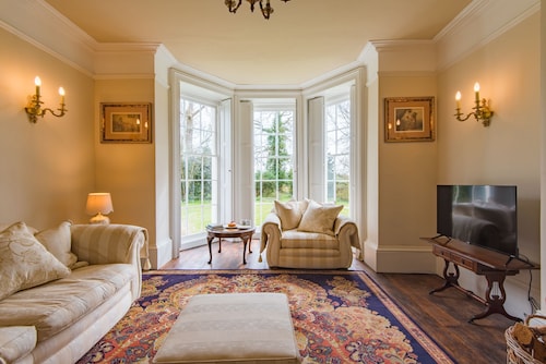 Nares House -  a holiday let that sleeps 14 guests  in 6 bedrooms