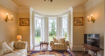 Nares House - a holiday let that sleeps 14 guests in 6 bedrooms