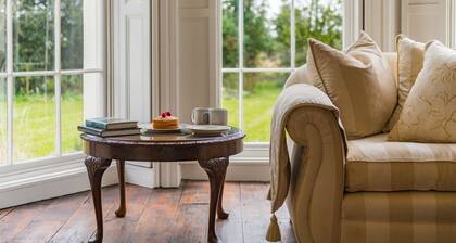Nares House -  a holiday let that sleeps 14 guests  in 6 bedrooms
