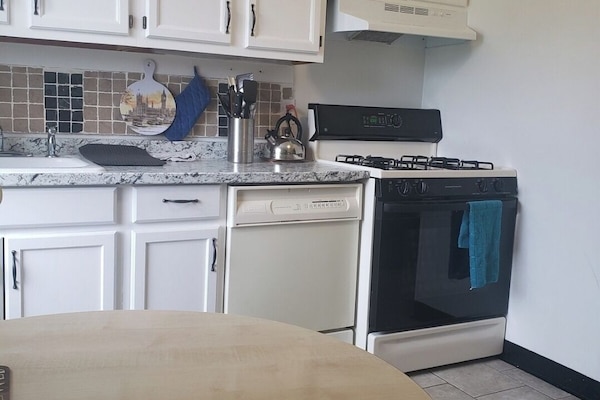 Micro-ondes, four, plaque de cuisson, lave-vaisselle