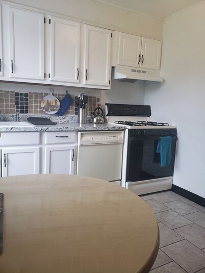 Cozy 3-bedroom house in welcoming Easton with AC, WiFi. 2 minutes from downtown.