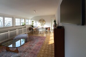 Dining - Seerose, City apartment, 5 minutes from the train station, 6 persons, 3 bedrooms (Ulm)