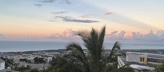Le Papangue magnificent ocean view in a quiet location close to all amenities 
