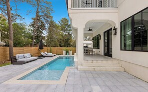 Lämmitetty uima-allas