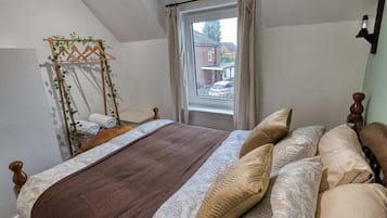 2 bedrooms, iron/ironing board, WiFi, bed sheets