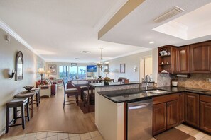 Interior - Siesta Key Beach Sleeps 10 4 Bed 3.5 Bath with Gulf Views Steps Beach (Siesta Key)
