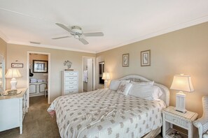 4 bedrooms, iron/ironing board, free WiFi, bed sheets - Siesta Key Beach Sleeps 10 4 Bed 3.5 Bath with Gulf Views Steps Beach (Siesta Key)