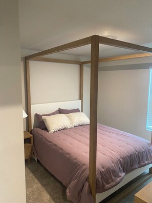 4 bedrooms, travel cot, free WiFi, bed sheets