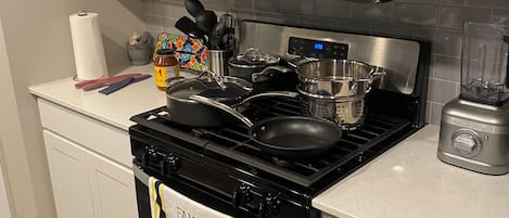 冰箱、微波炉、烤箱、洗碗机