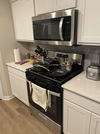 Is this Heaven? No It’s Iowa!
4-bedroom home on pond in welcoming Ankeny w/Wifi