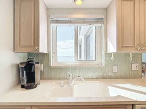 Interior - Book your tropical stay in Unit 902 directly on the beach (Fort Myers Beach)