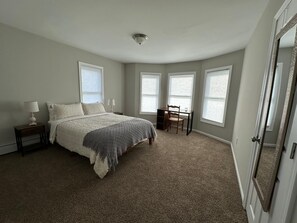 3 bedrooms, desk, iron/ironing board, free WiFi - Cozy Home in Holyoke with 3 bedrooms (Holyoke)