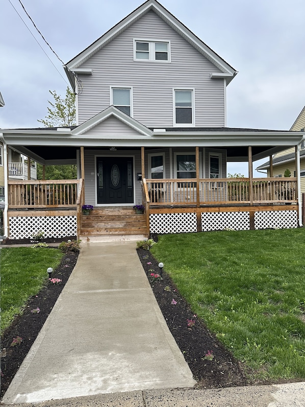 Exterior - Cozy Home in Holyoke with 3 bedrooms (Holyoke)
