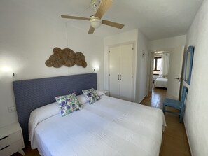 2 bedrooms, iron/ironing board, free WiFi, bed sheets
