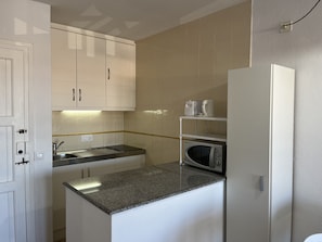 Fridge, microwave, stovetop, coffee/tea maker