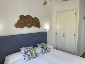 2 chambres, fer et planche à repasser, Wi-Fi gratuit, draps fournis